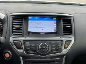 2017 Nissan Pathfinder SL — thumbnail 9