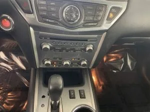 2017 Nissan Pathfinder SL — thumbnail 10