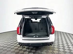 2023 GMC Yukon Denali Ultimate — thumbnail 3