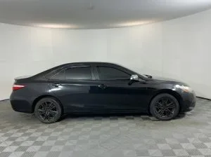 2017 Toyota Camry SE — thumbnail 5