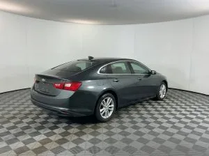 2017 Chevrolet Malibu LT — thumbnail 5