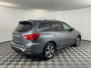2017 Nissan Pathfinder SL — thumbnail 4