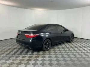 2017 Toyota Camry SE — thumbnail 3