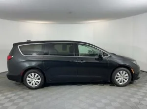 2018 Chrysler Pacifica L — thumbnail 3