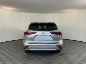 2020 Toyota Highlander L — thumbnail 2