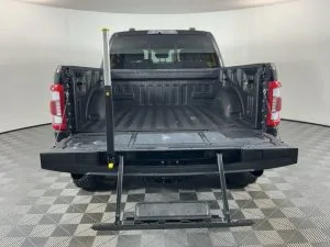 2023 Ford F-150 Raptor — thumbnail 6