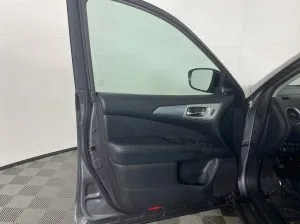 2017 Nissan Pathfinder SL — thumbnail 6