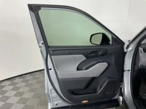 2020 Toyota Highlander L — thumbnail 9